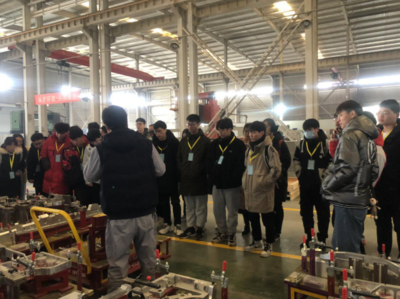 機械工程學(xué)院組織2019級機電與材控專業(yè)學(xué)生赴安徽尚展模具工業(yè)開展專業(yè)認知實習(xí)